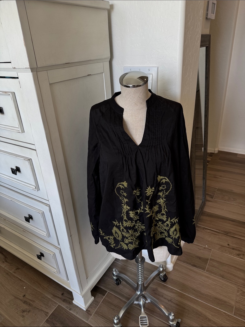 Ivy Jane L Poet embroidered peasant blouse